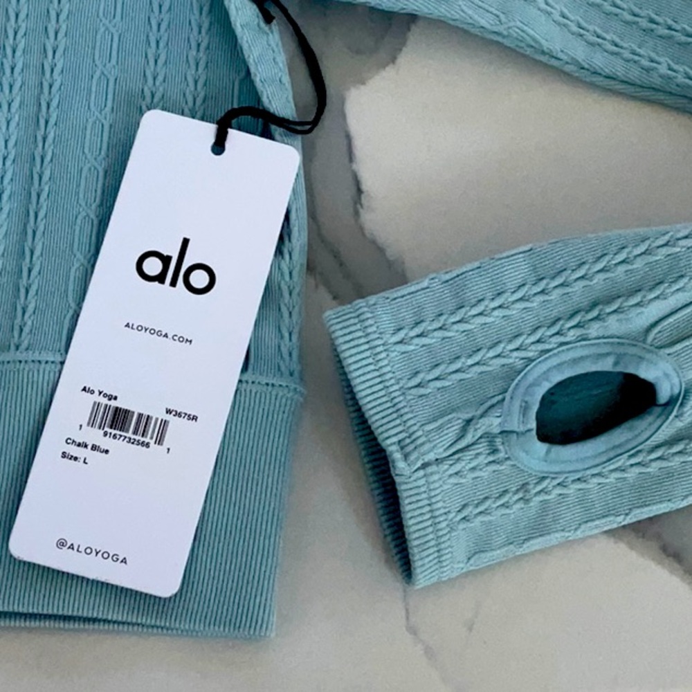 ALO seamless cable knit top long-sleeve CHALK BLUE size Large SOLD OUT